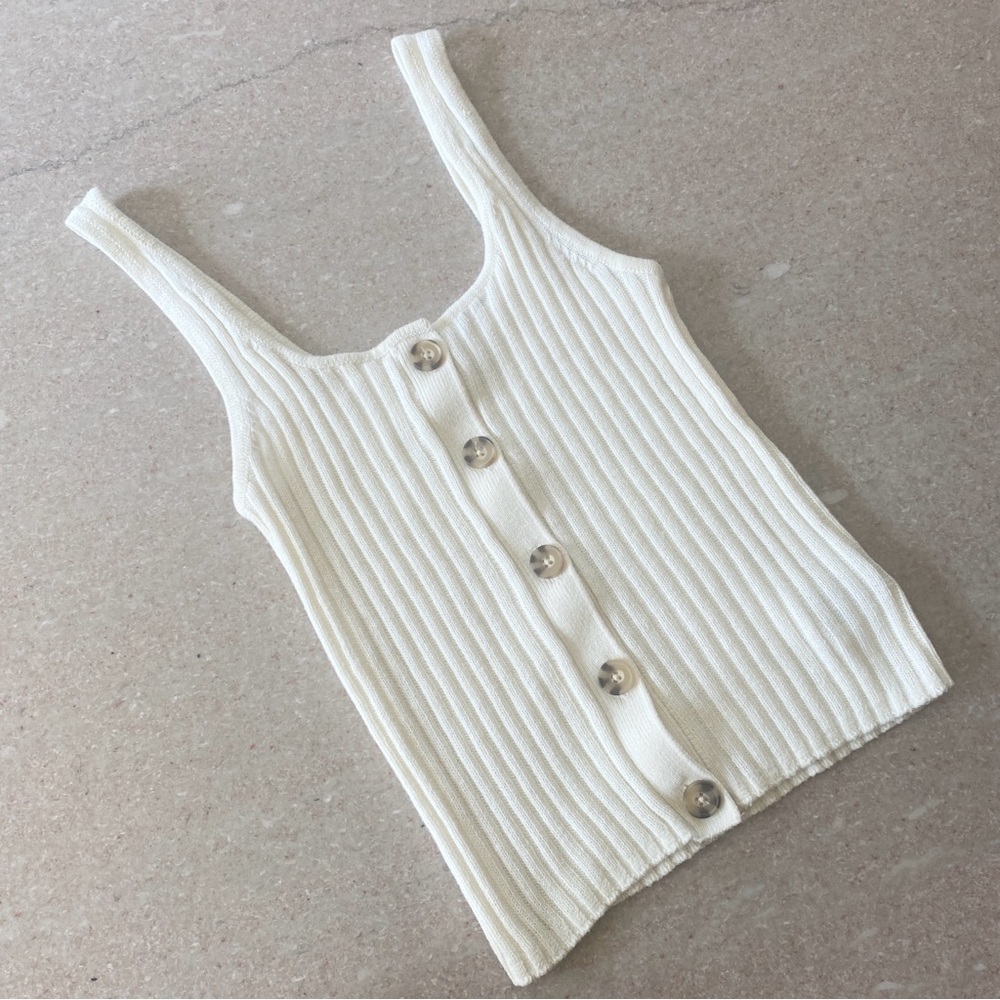 White knit tank top